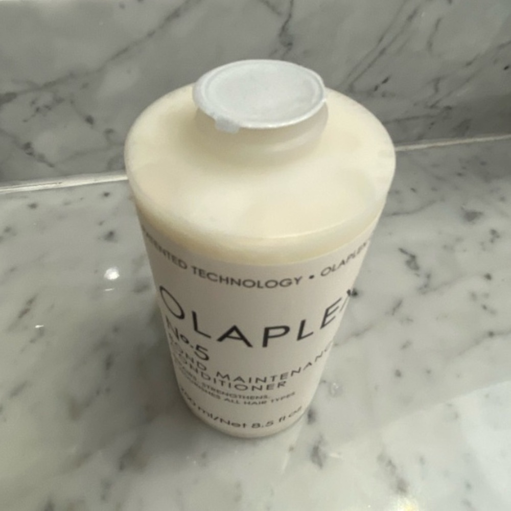 OLAPLEX No.4 Bond Maintenance Shampoo - Cream
Unopened | Sealed - Picture 2 of 3